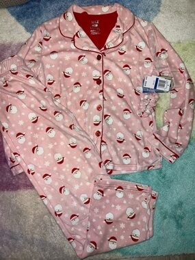 NEW Max & Olivia Pink Santa Print Girls Pajama Set -Button Front 2pc & scrunchie